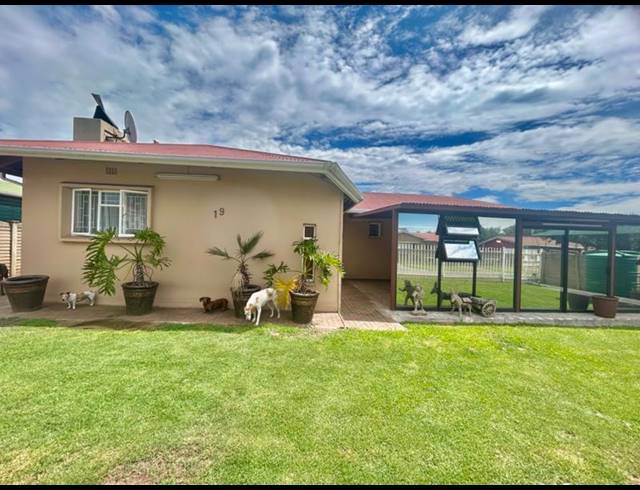 3 BEDROOM HOUSE FOR SALE IN VANDERBIJLPARK CW 4